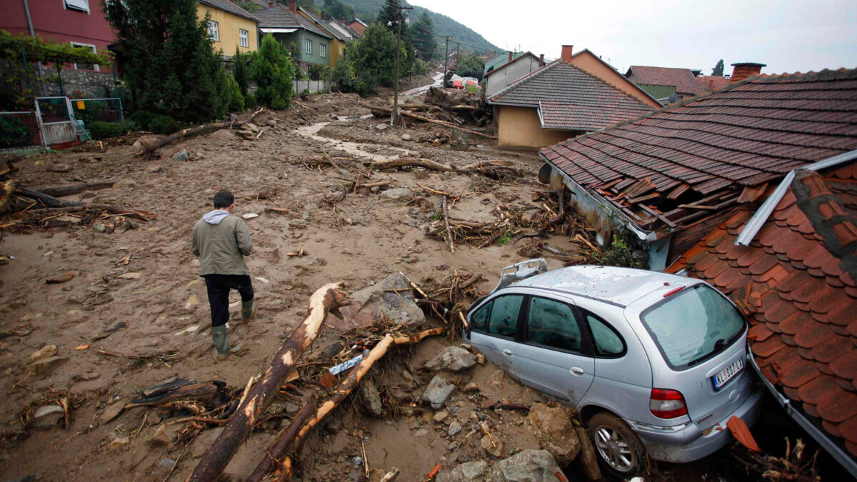 Las inundaciones amenazan Serbia. Hay cientos de evacuados