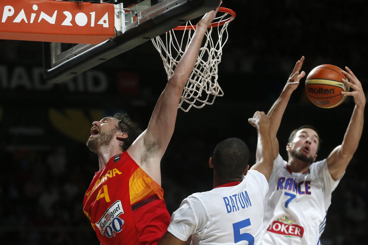 Francia elimina a España en el Mundobasket y recuerda la maldición del que juega en casa