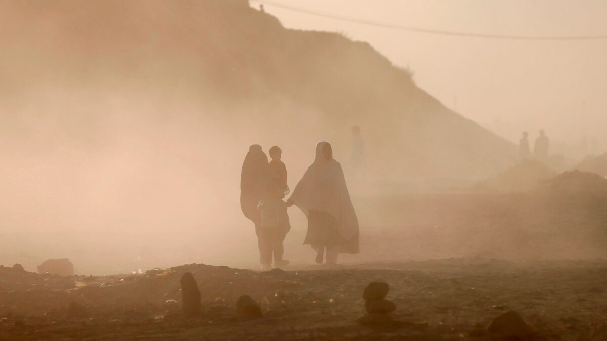 Un impresionante tormenta de arena oscurece Kabul