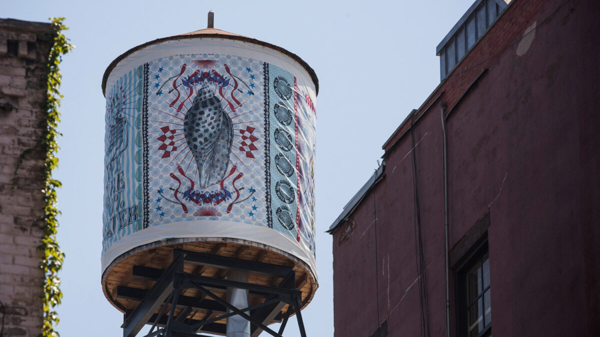 The Water Tank Project llega a Nueva York. Evidencia el problema del agua potable en el mundo