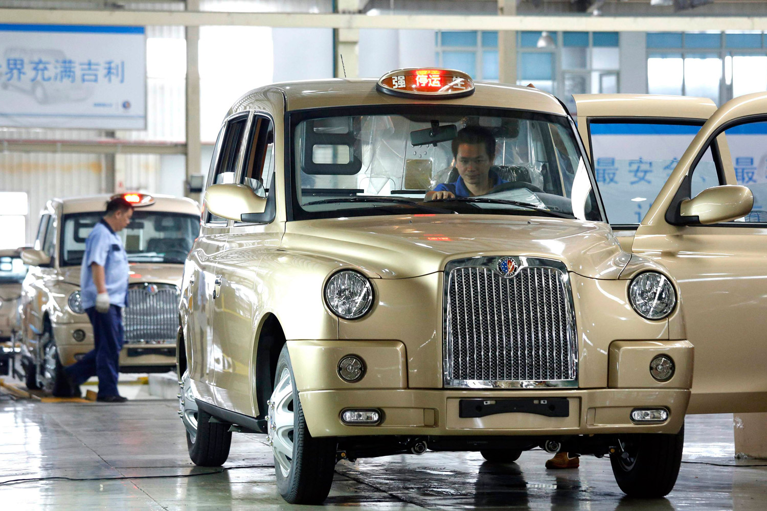 Los taxis londinenses se mudan de piel para conquistas las calles de Shanghai