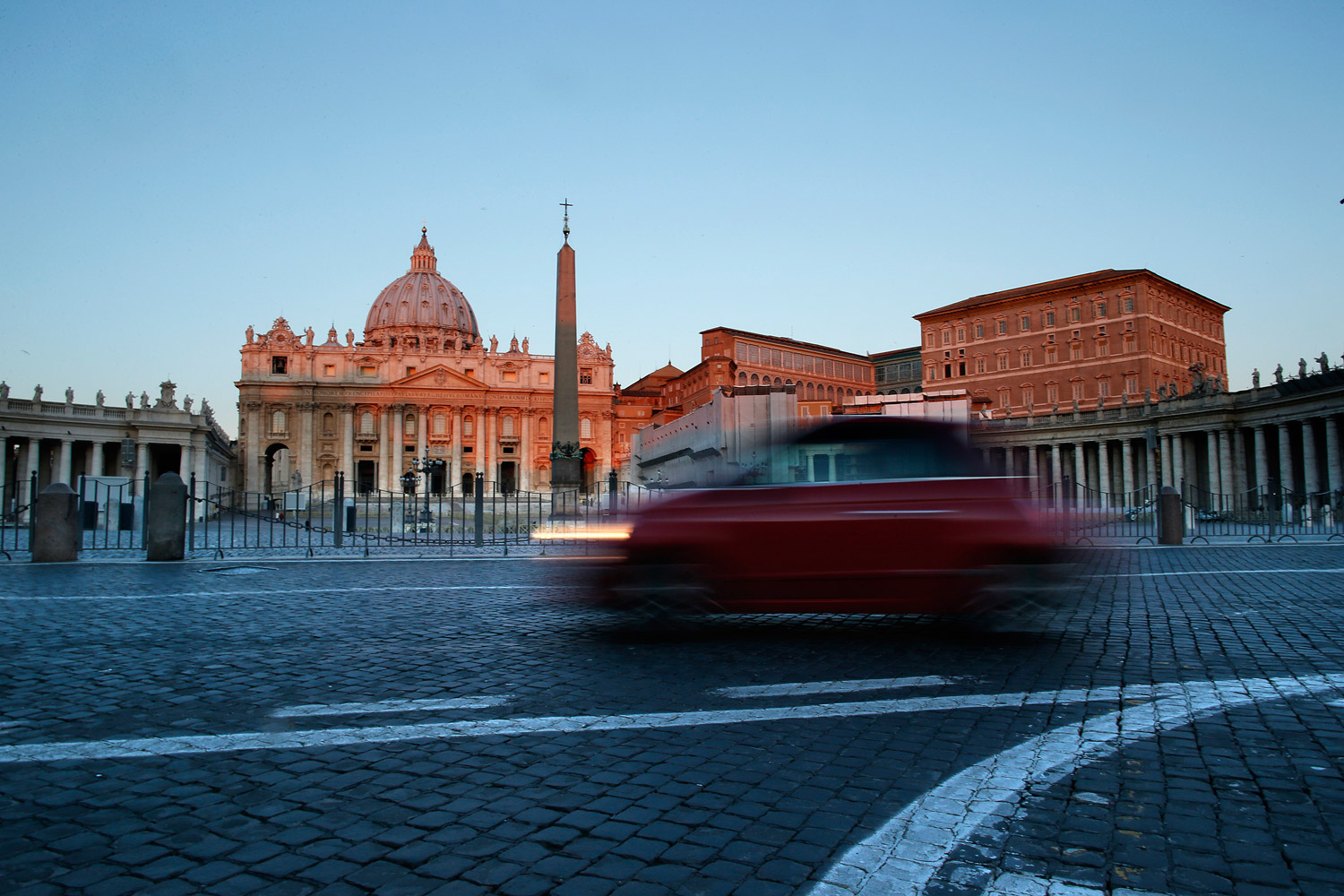 Encuentran 4 kilos de cocaína en el coche de un cardenal argentino del Vaticano
