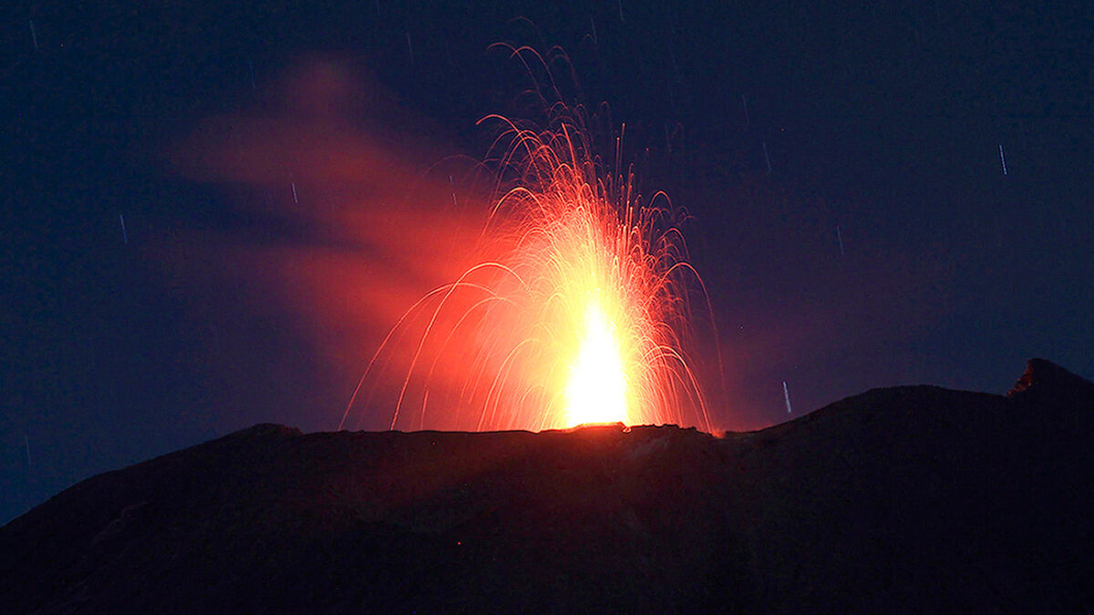 El volcán Slamet en erupción