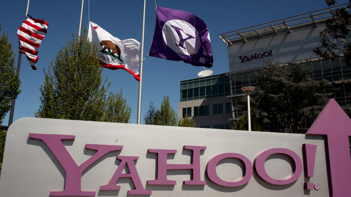 EE.UU amenazó a Yahoo con multas de 250.000 dólares si se negaba a entregar datos de usuarios