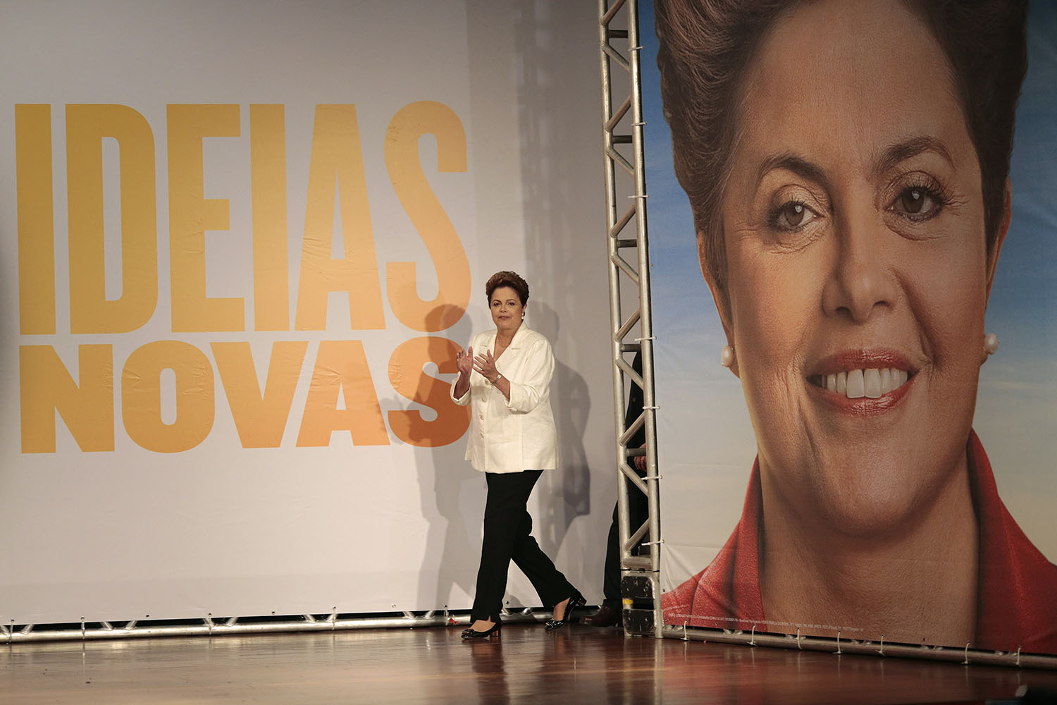 Tras ganar la primera vuelta, Rousseff afirma que "la lucha continúa"