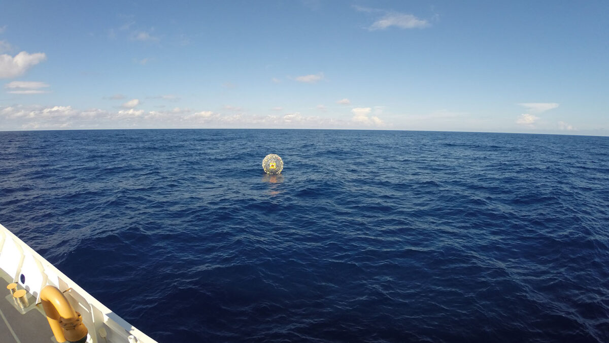 Rescatan en Florida a un náufrago que viajaba en una burbuja gigante