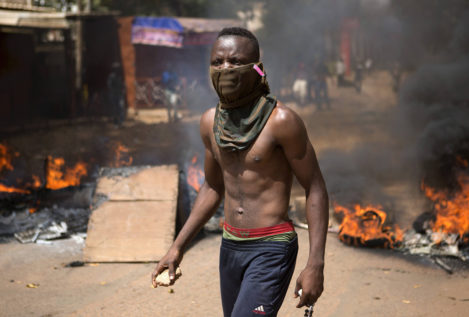 Miles de ciudadanos en Burkina Faso se oponen a la reforma constitucional para permitir reelección