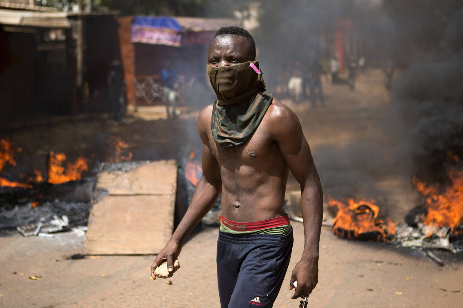 Miles de ciudadanos en Burkina Faso se oponen a la reforma constitucional para permitir reelección