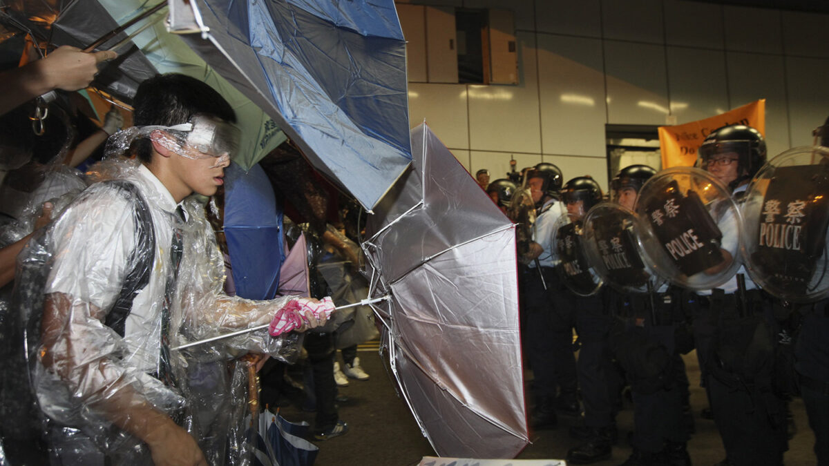 Hong Kong: Policía remueve manifestantes