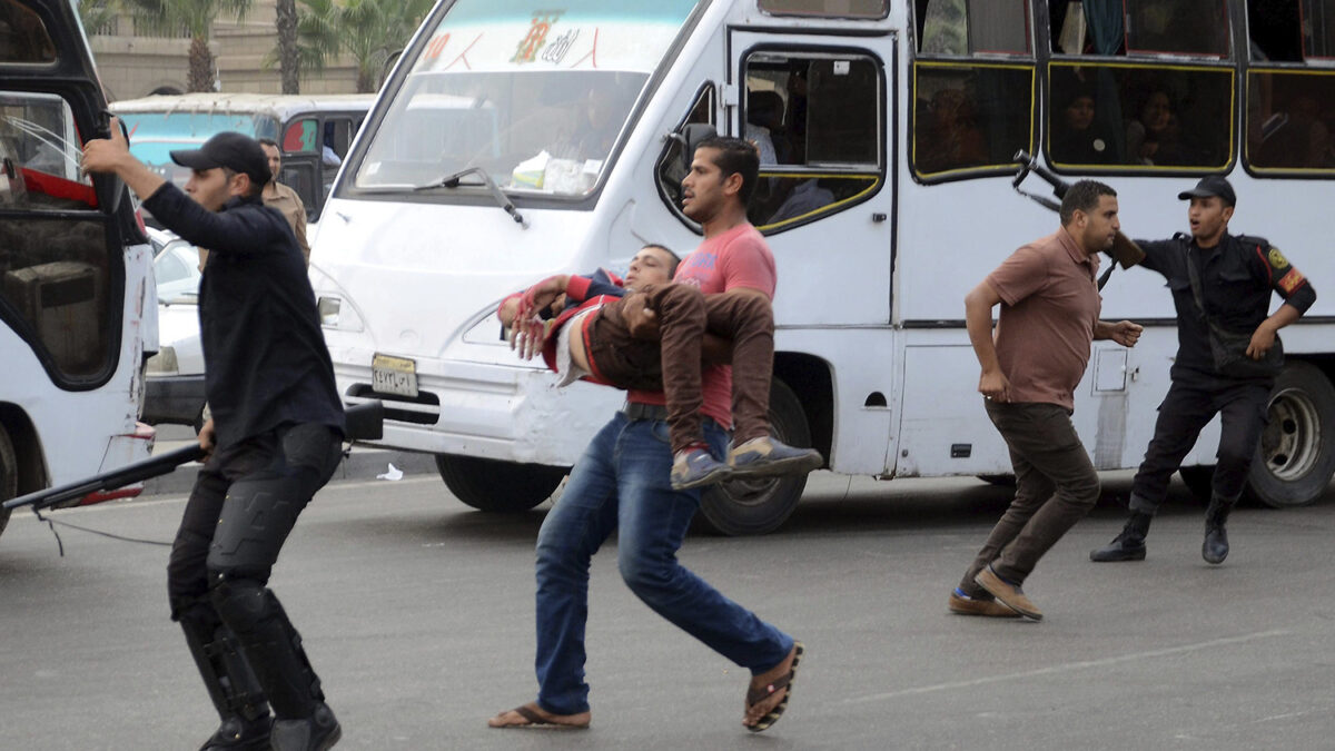 Ataque terrorista en universidad egipcia deja al menos diez heridos