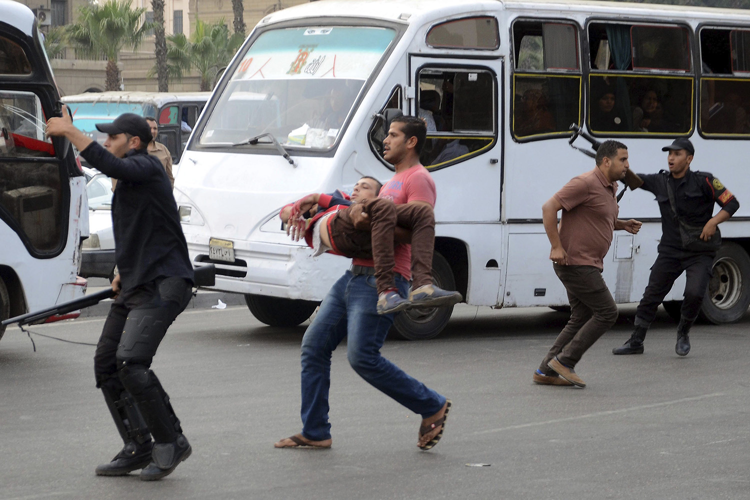 Ataque terrorista en universidad egipcia deja al menos diez heridos