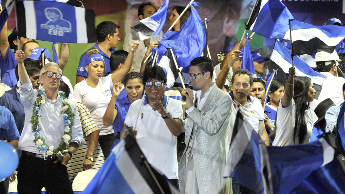 Evo cierra su campaña con fútbol, actos y la música de Ráfaga