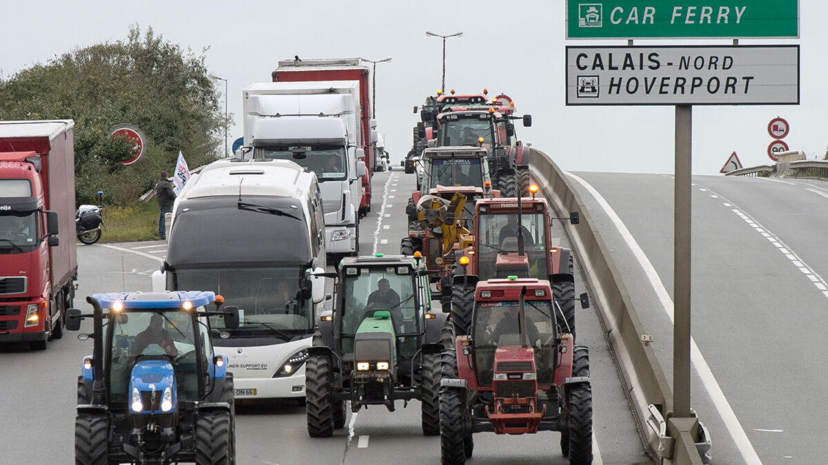 Protestan en Francia en contra de los solicitantes de asilo