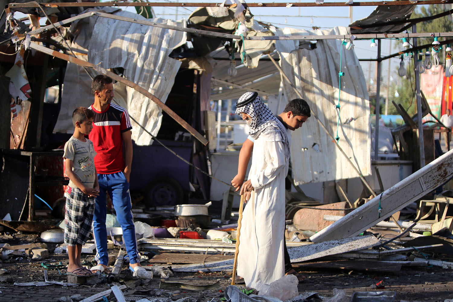 Al menos 12 personas mueren en la explosión de un coche bomba en un barrio chiita en Bagdad.