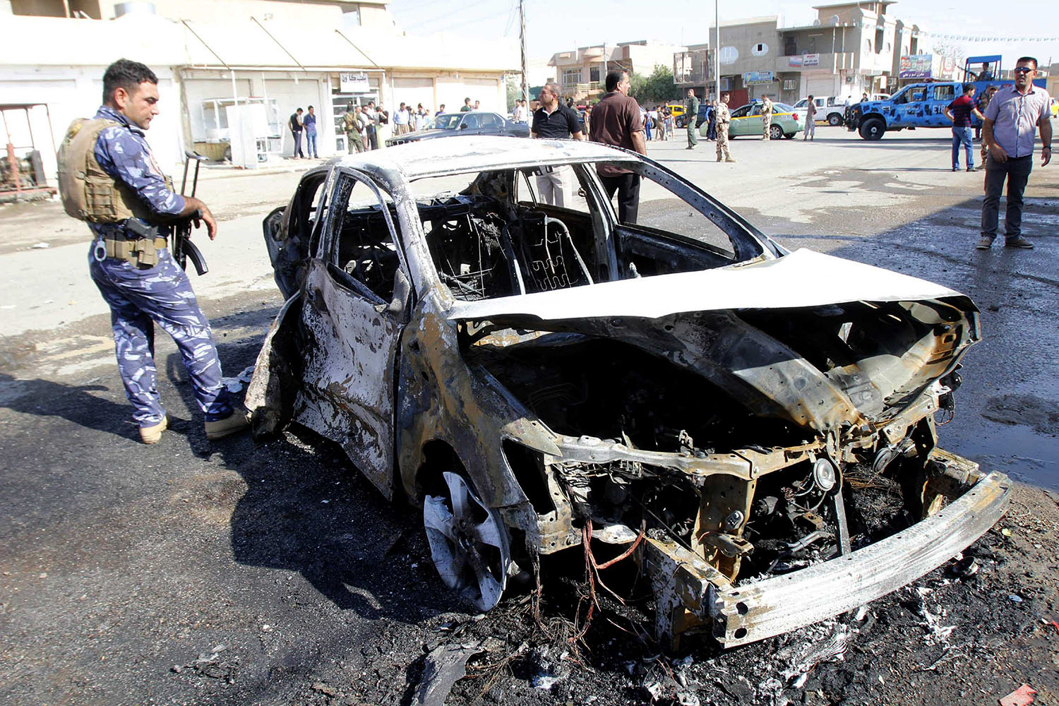 Al menos 34 muertos en tres atentados con coches bomba en Bagdad