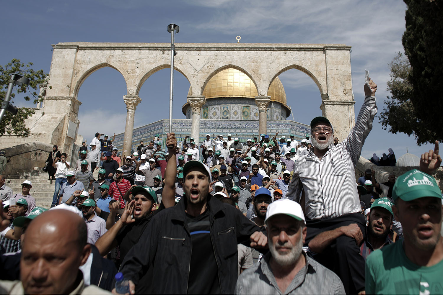 Varios heridos, incluidos tres policías, en disturbios en la mezquita Al Aqsa