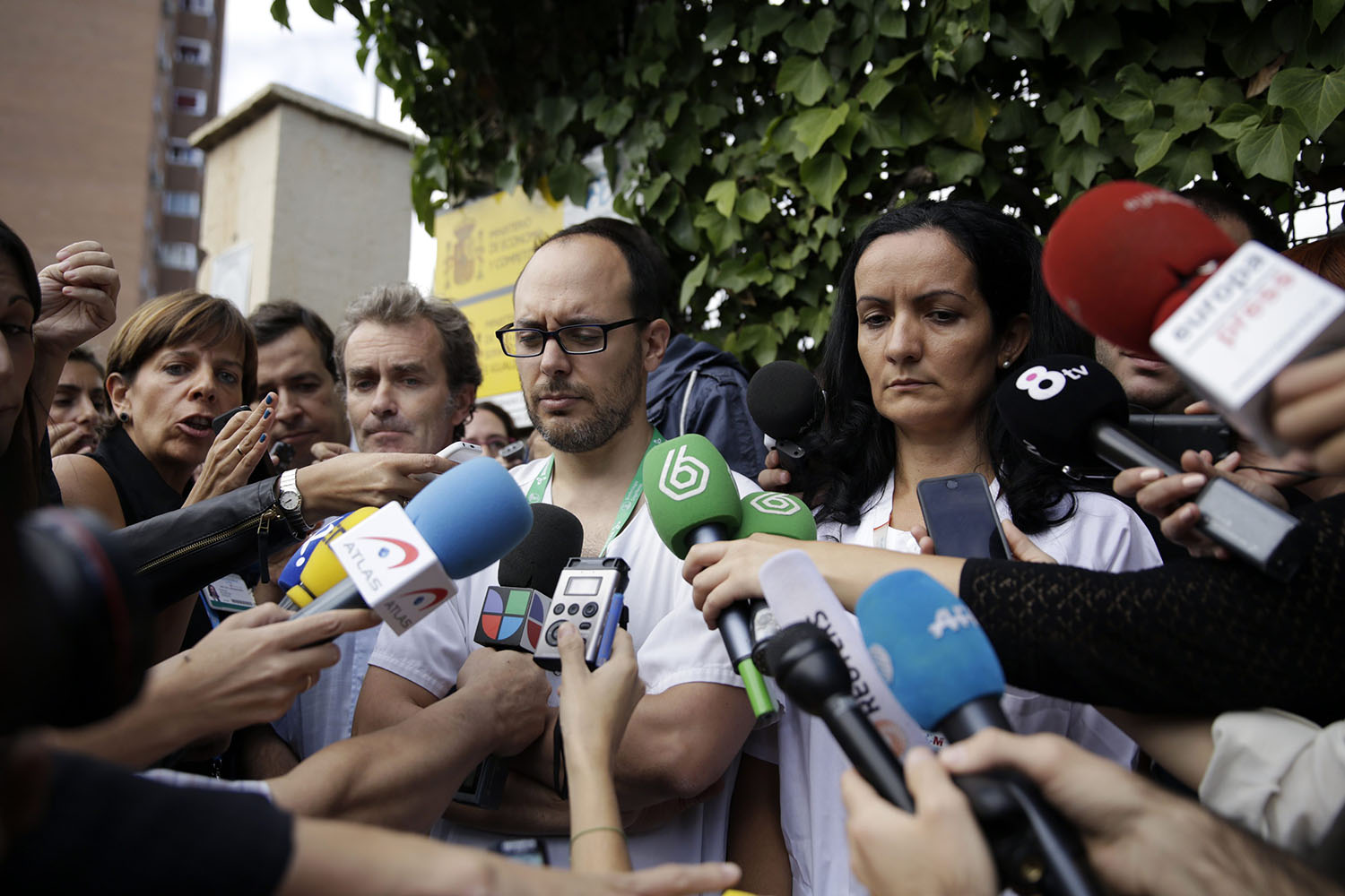 Seis personas permanecen ingresadas en España tras primer contagio de ébola,