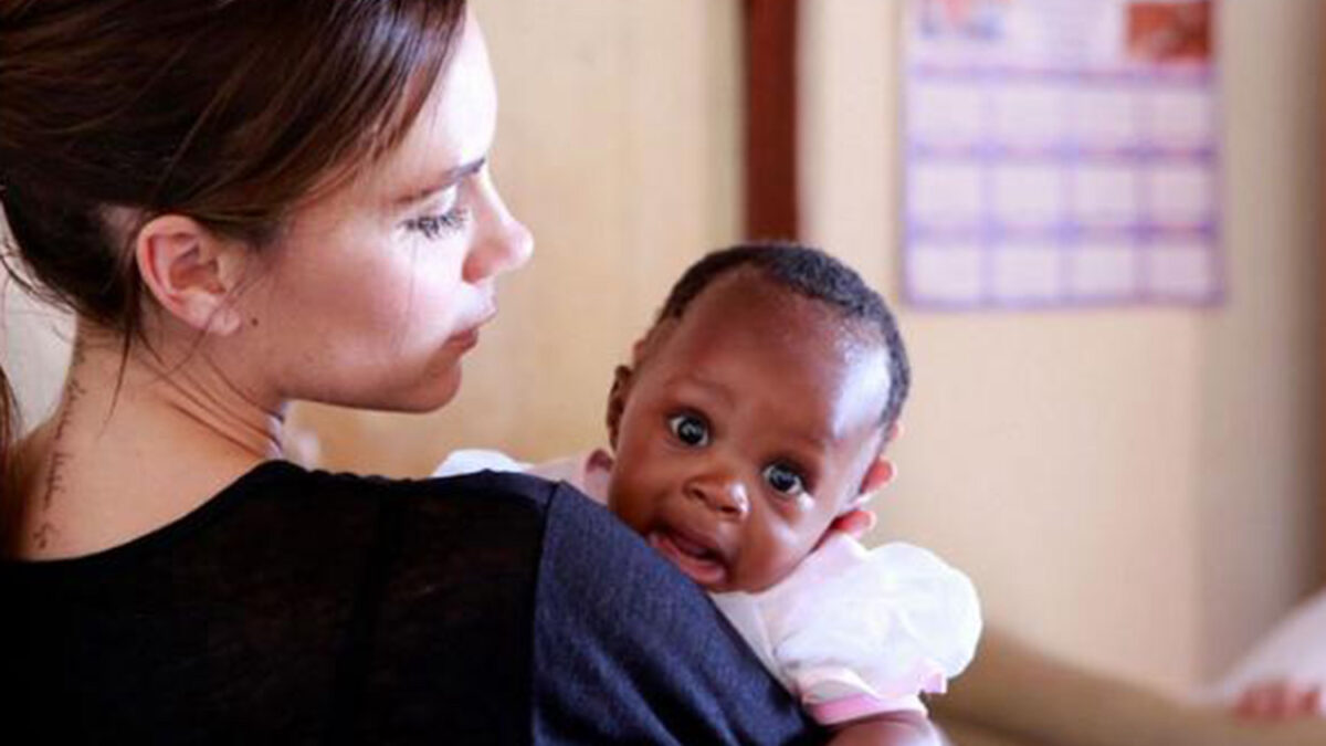 Victoria Beckham se estrena como embajadora de la ONU en Sudáfrica