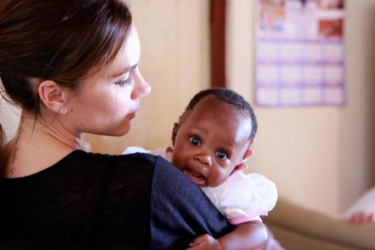 Victoria Beckham se estrena como embajadora de la ONU en Sudáfrica