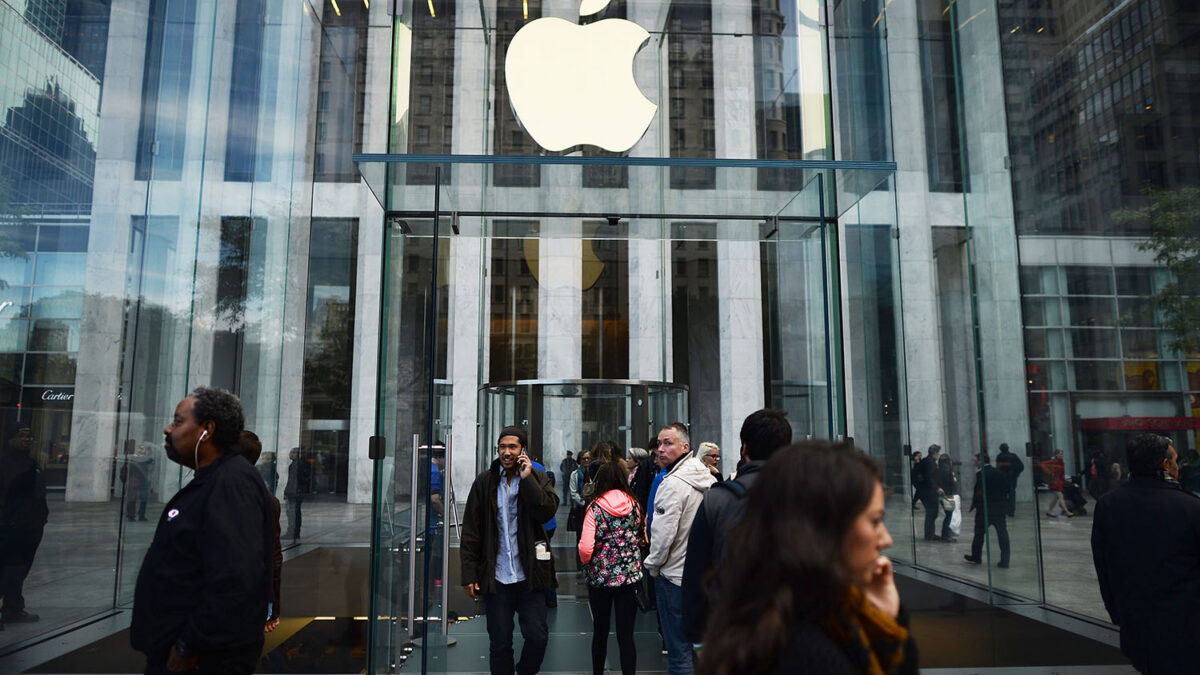 Apple obtiene ganancia neta anual de casi $40.000 millones