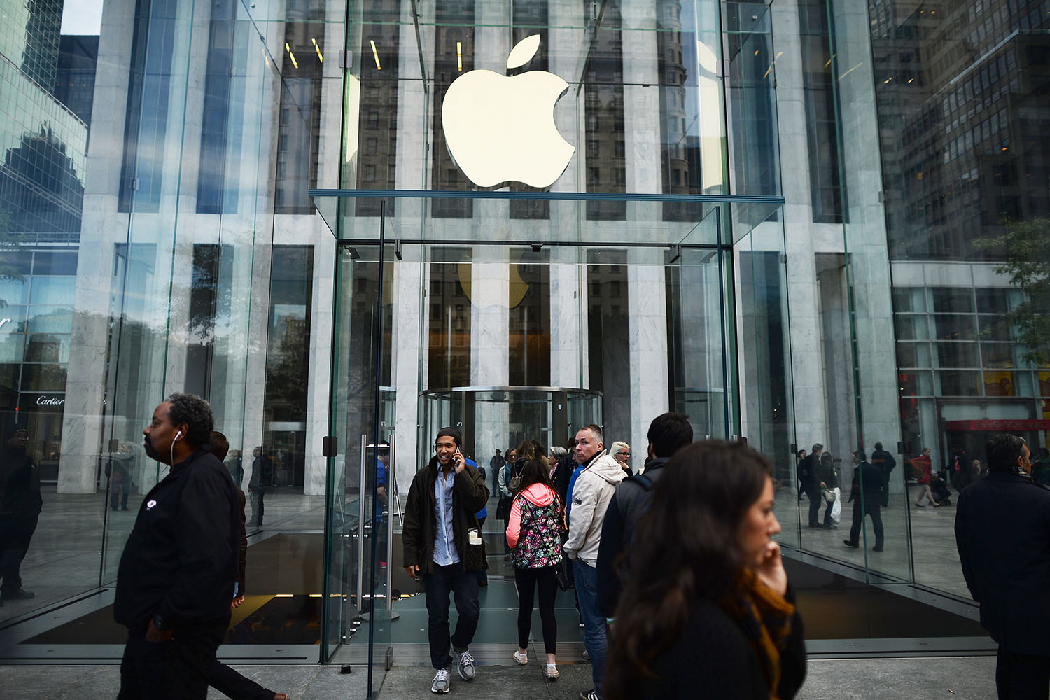 Apple obtiene ganancia neta anual de casi $40.000 millones
