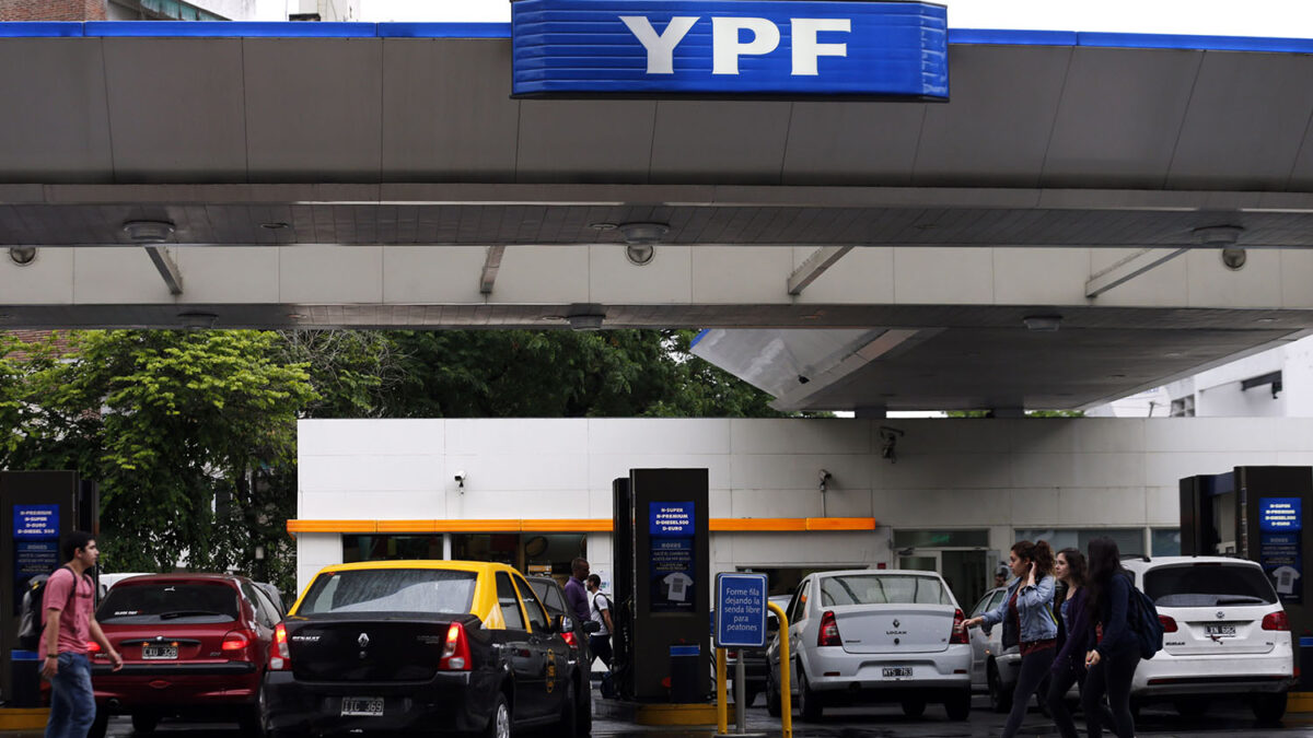 Rusa Gazprom cerró millonario acuerdo con YPF, según ministra argentina