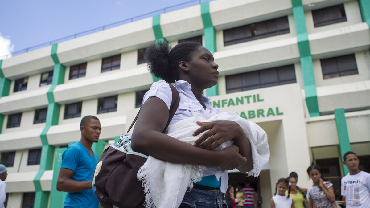 Ministra de salud dominicana asume en medio de protestas tras muerte de 11 niños