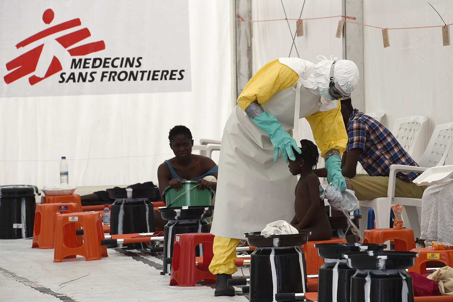 La voluntaria francesa de MSF infectada con ébola supera la enfermedad