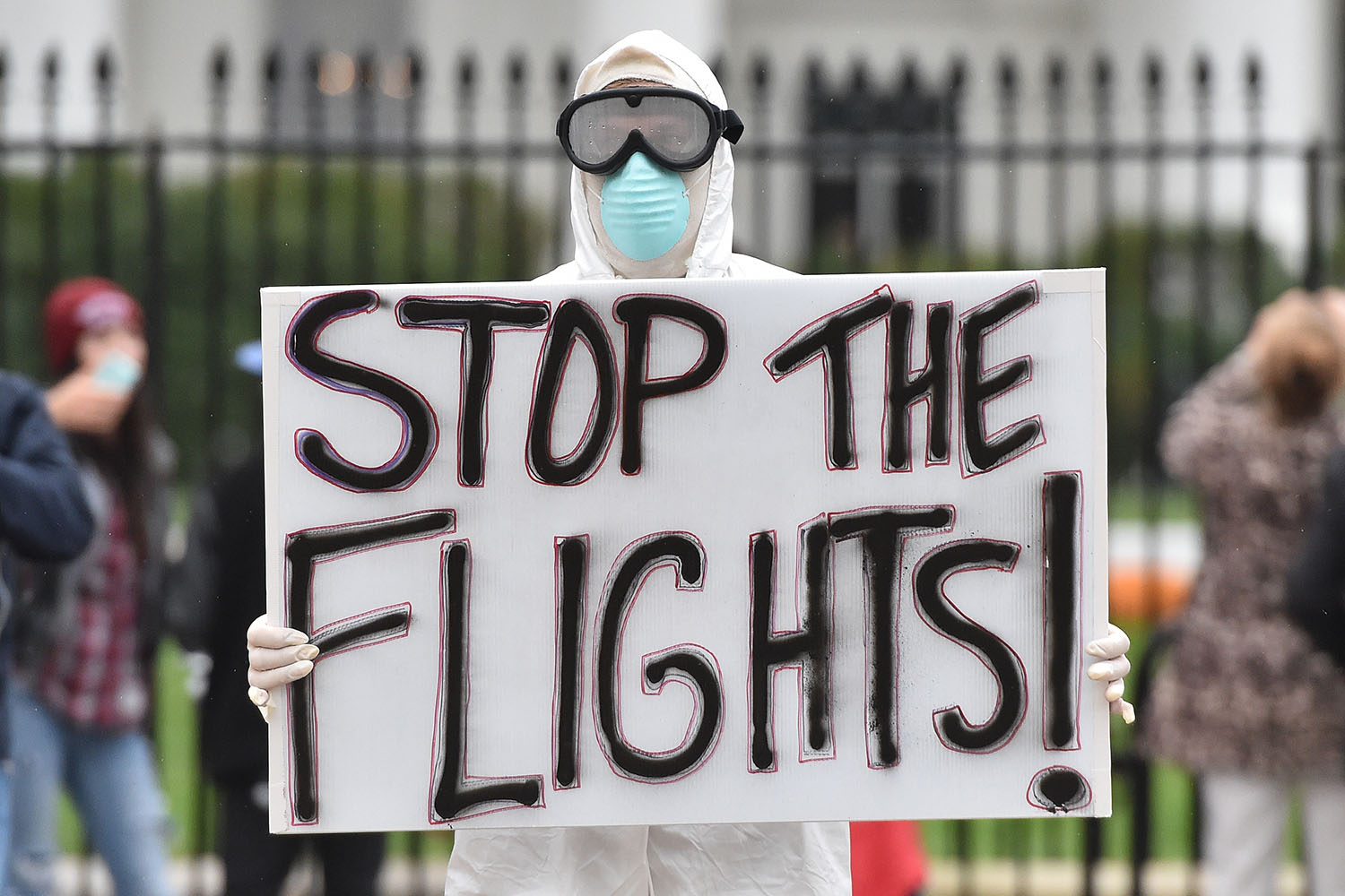 Piden a Obama suspender vuelos de países afectados por ébola