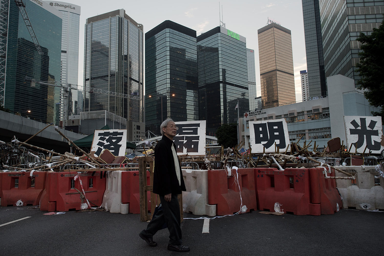 Crece la tensión política entre el gobierno de China y los manifestantes pro democracia de Hong Kong