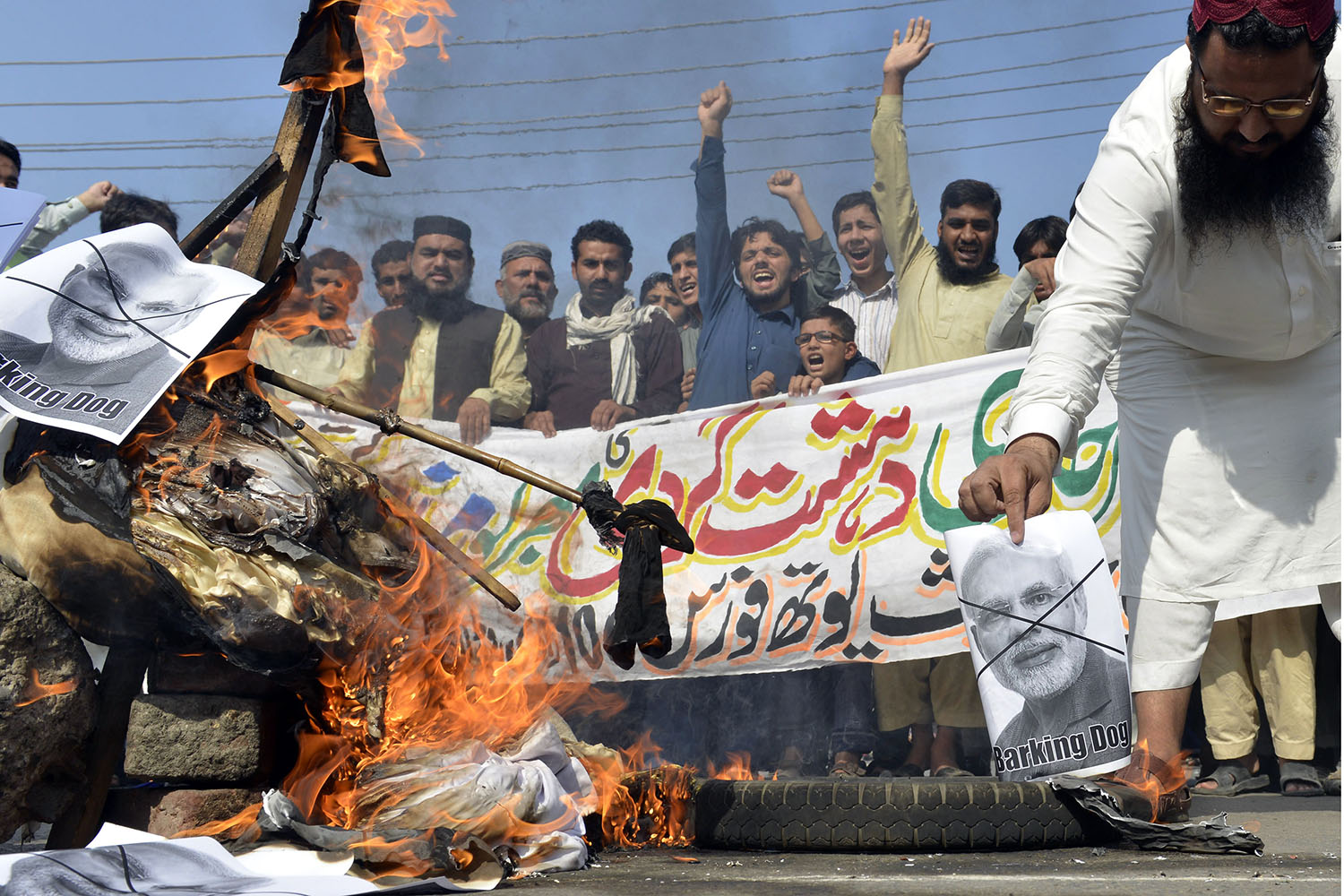 Protestan en Pakistán contra Modi por agresiones en la frontera