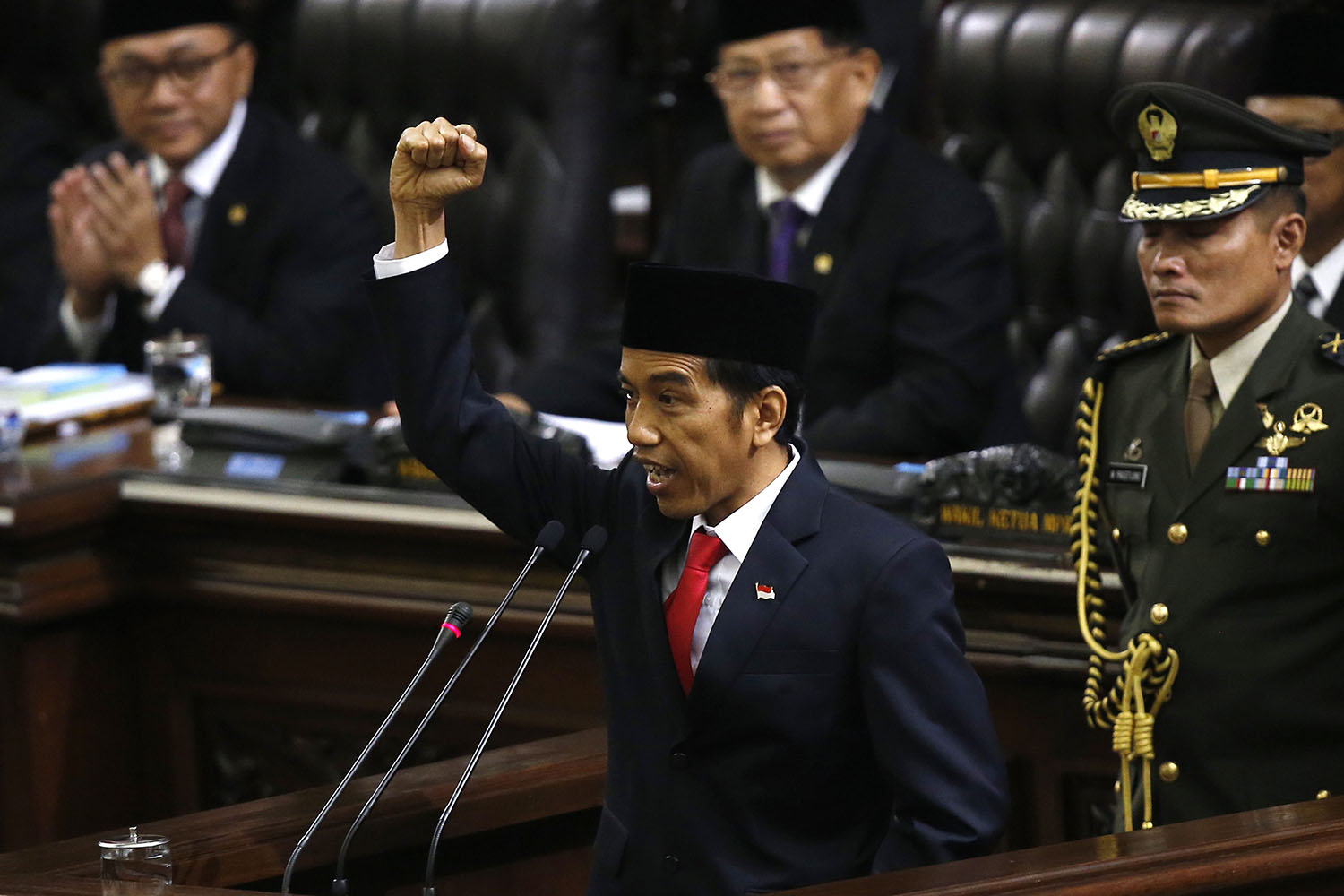 Jura su cargo el primer presidente de Indonesia no vinculado con el régimen de Suharto
