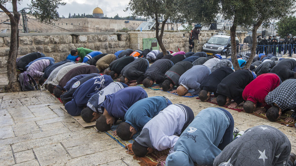 La policía israelí abre el acceso a la Explanada de las Mezquitas.