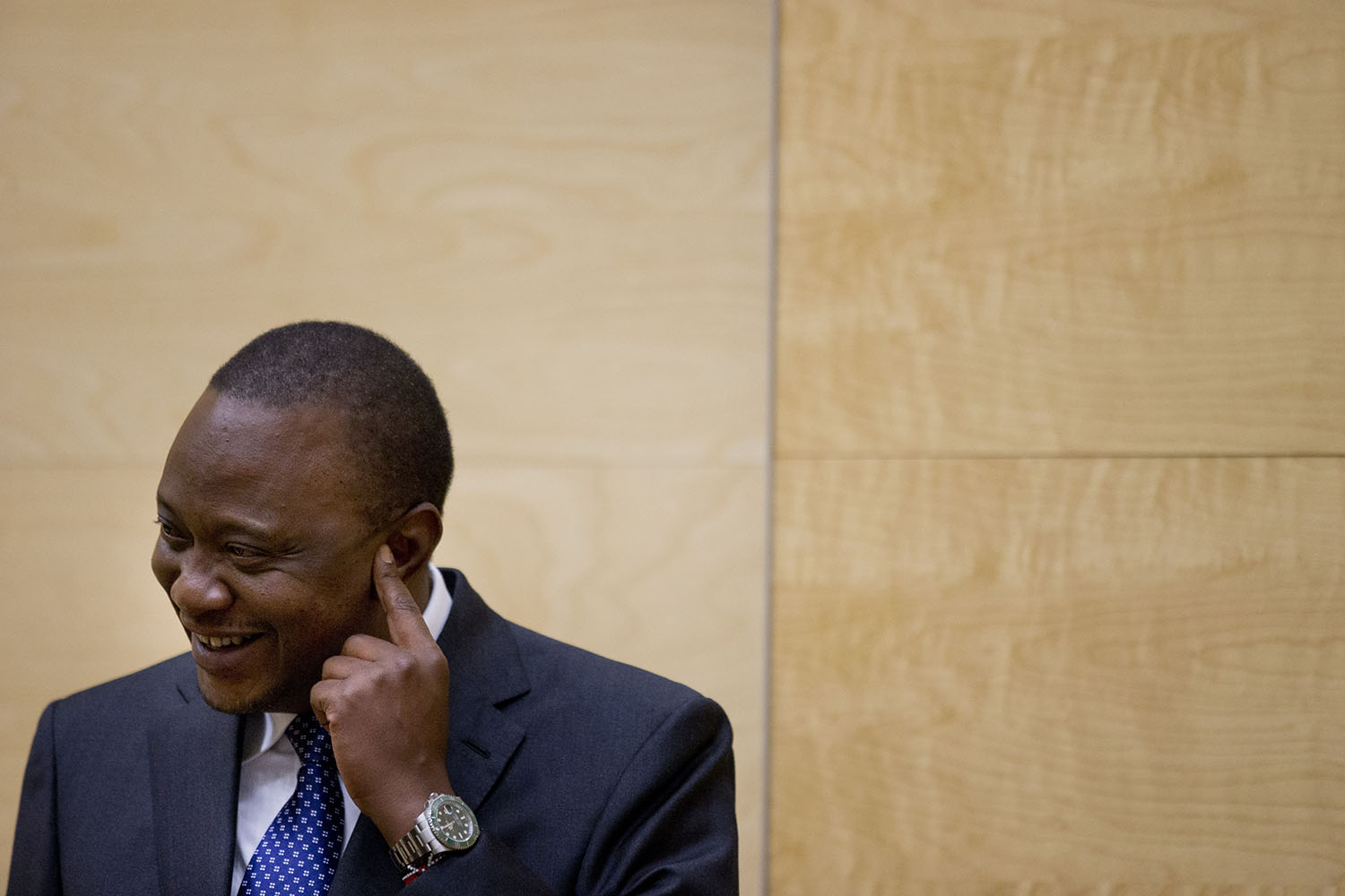 El presidente de Kenia llega a la CPI en una vista crucial para su futuro.