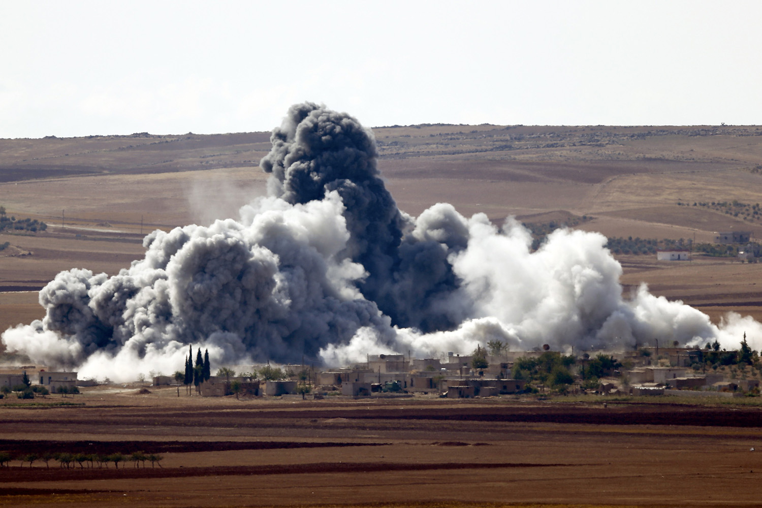 Cientos de yihadistas mueren en ataque aéreo contra el EI en Kobane