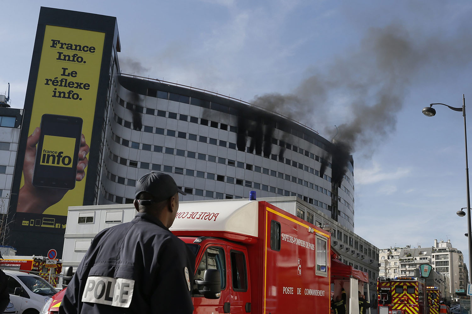 Un incendio en la radio pública francesa en París obliga a la suspensión de todas las emisiones.