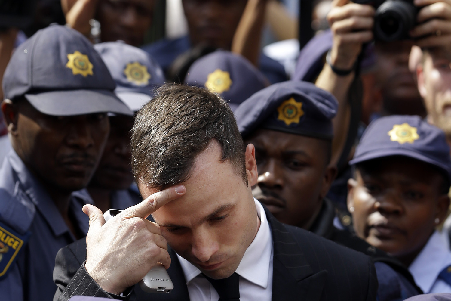 Pistorius apela al trauma y a sus obras sociales para evitar la cárcel