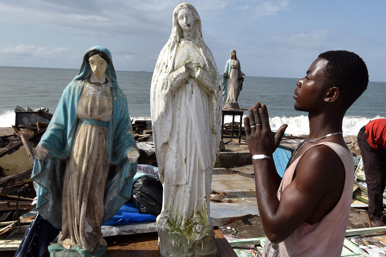 Costa de Marfil escapa del avance del mar