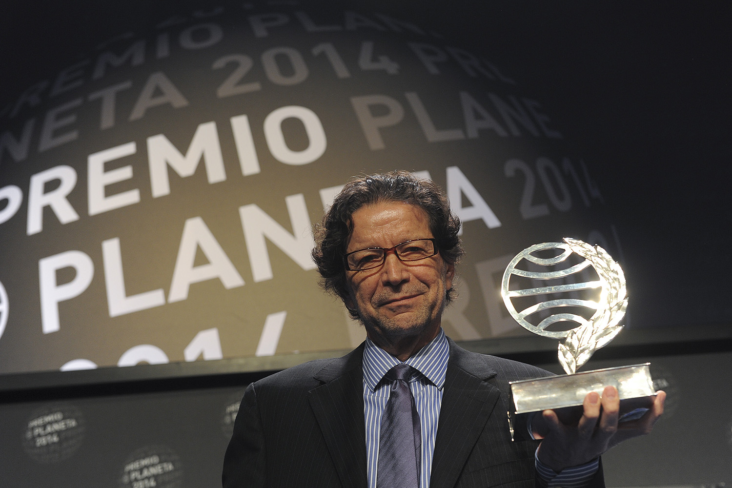 Jorge Zepeda gana el Premio Planeta.