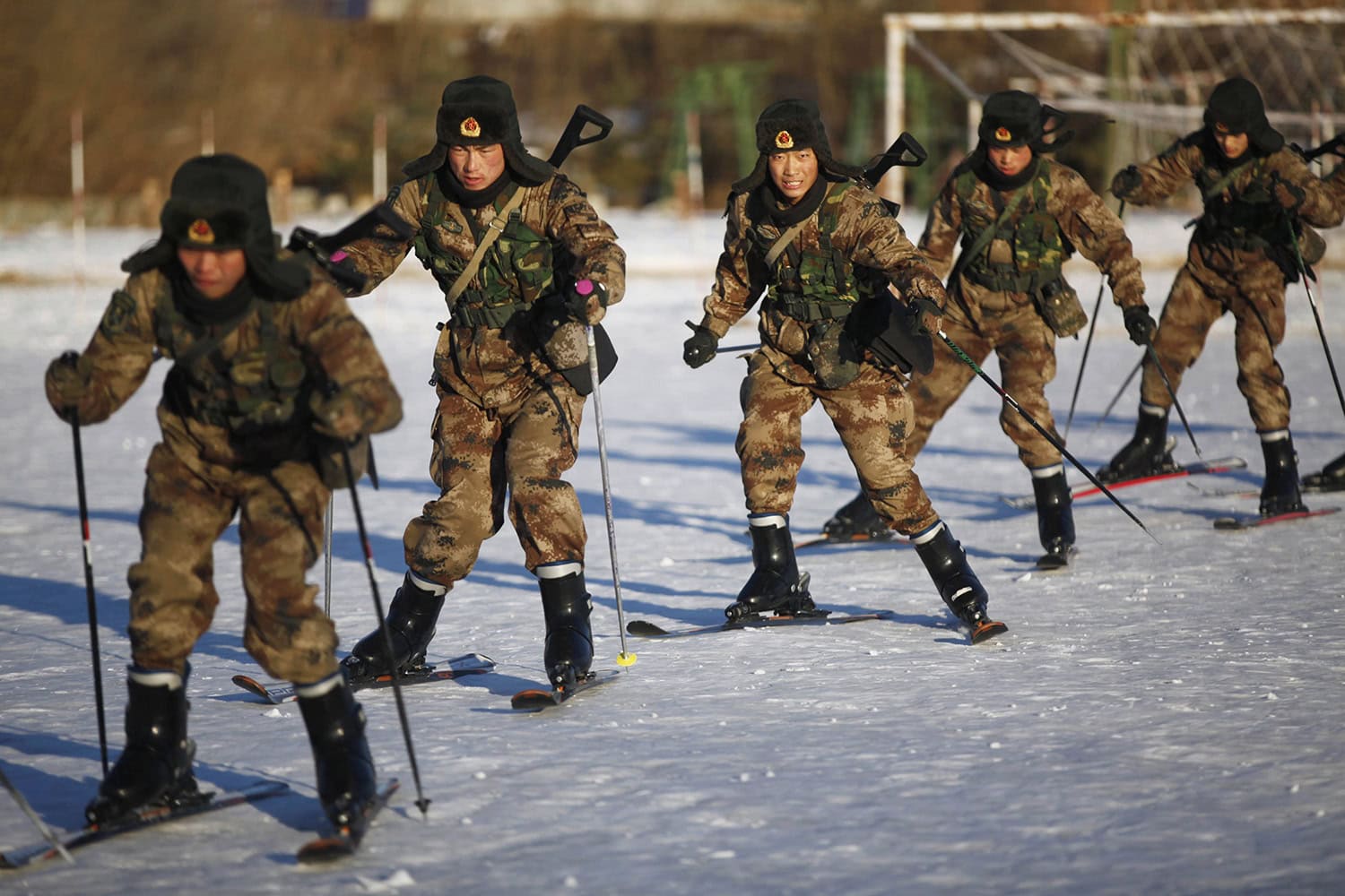 Армейский зим. Военные зимой. Китайские солдаты зимой. Русский солдат зимой. Китайские солдаты Химой.