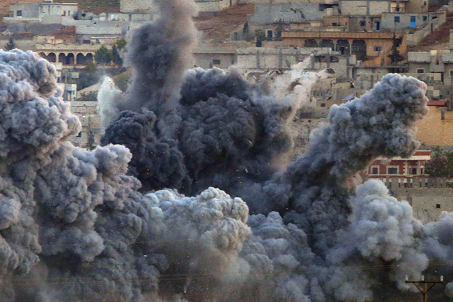 El humo se eleva sobre Kobani