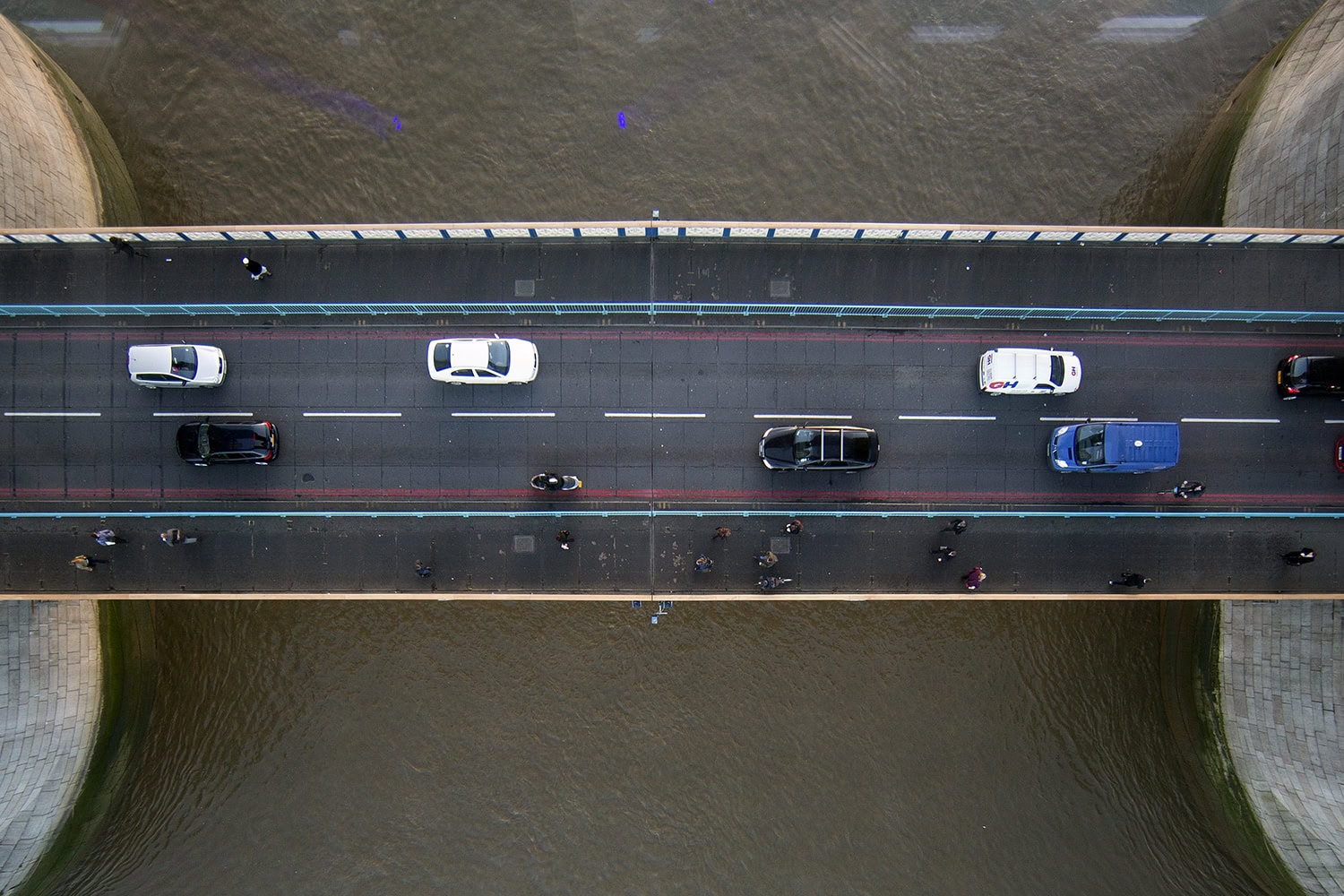 El puente de la Torrre de Londres estrena pasarela de cristal.