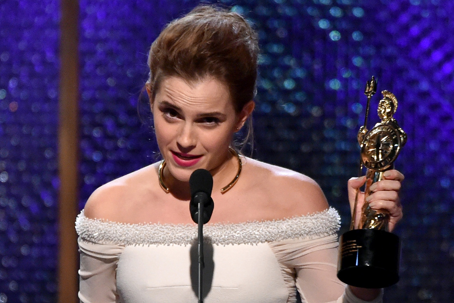 Emma Watson dedica el premio Bafta al artista británico del año a su Hamster.