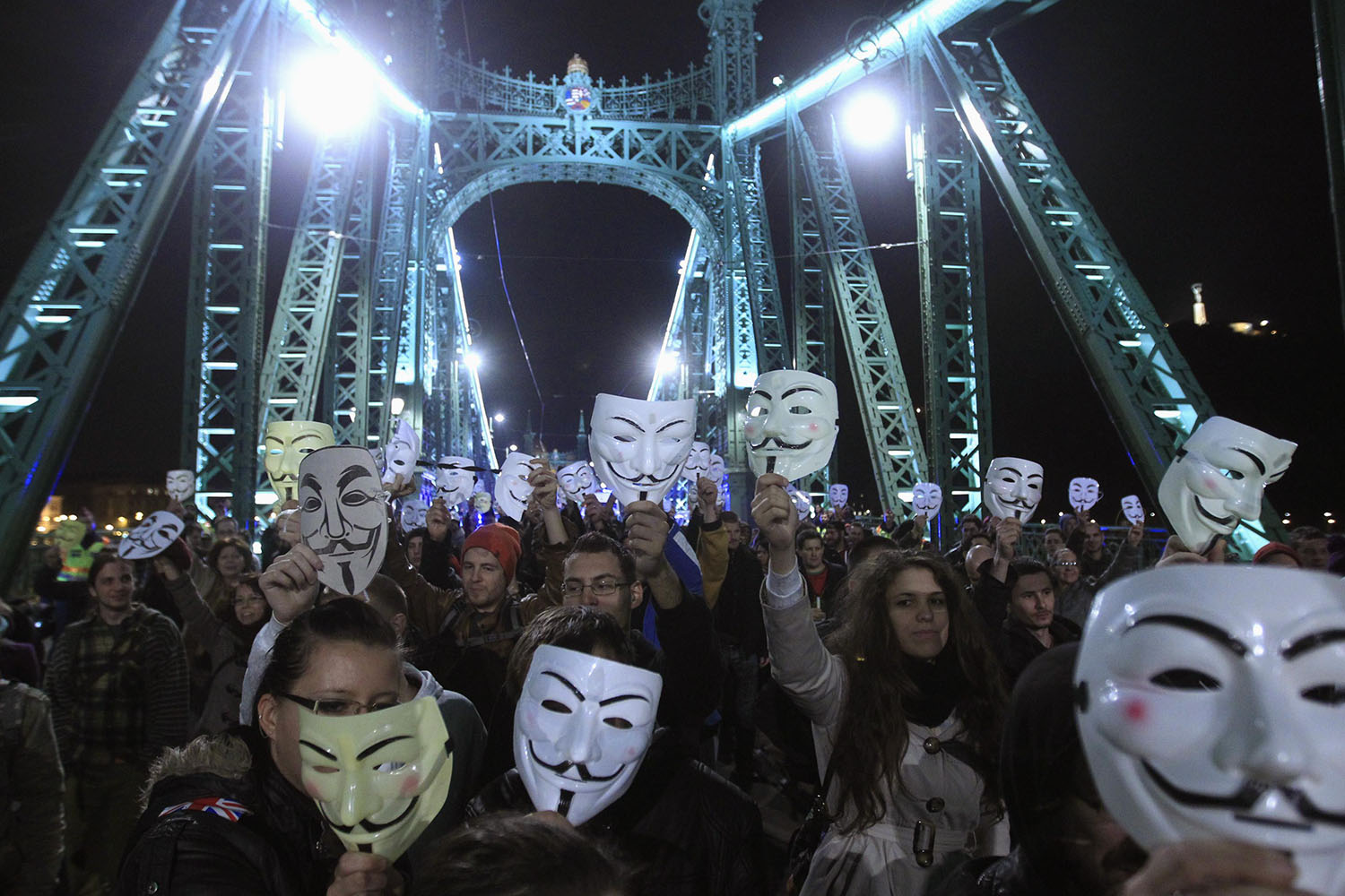 El grupo Anonymous celebra la #MillonMaskMarch.