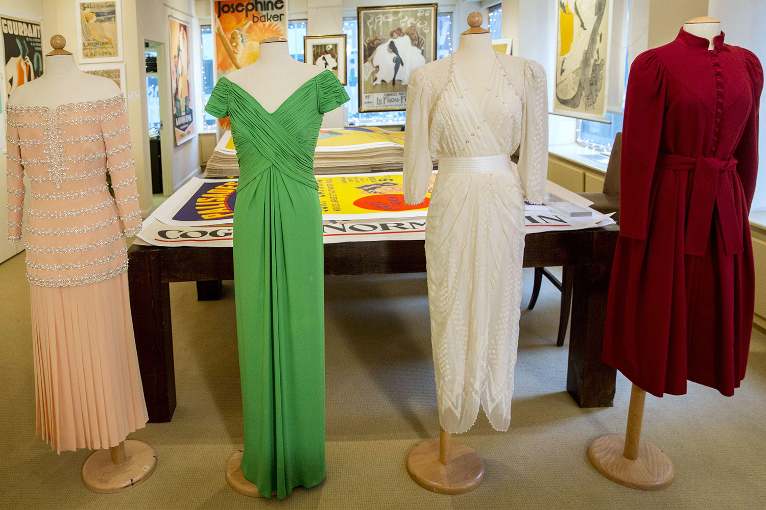 Cinco vestidos de la princesa Diana irán a subasta.