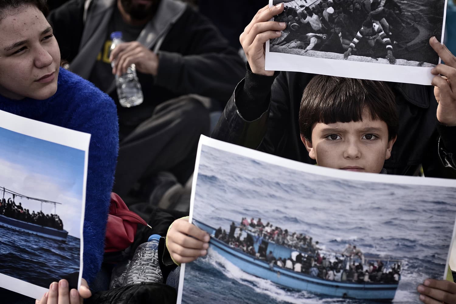 Exigen asilo para inmigrantes en Grecia