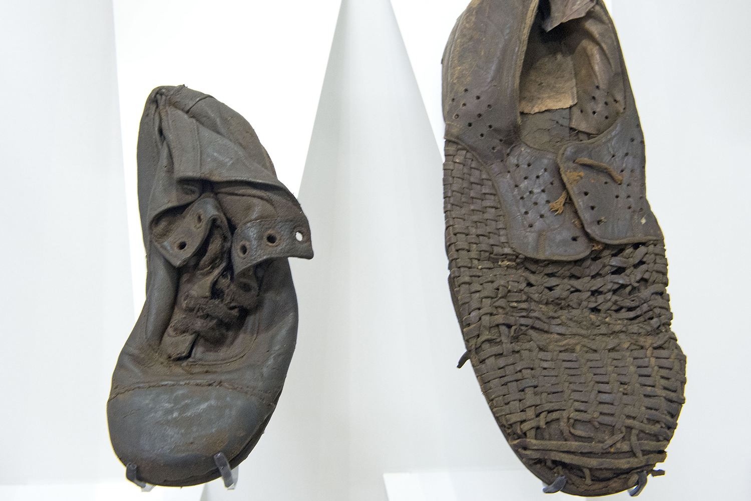 Roban ocho zapatos que pertenecían a victimas del Holocausto