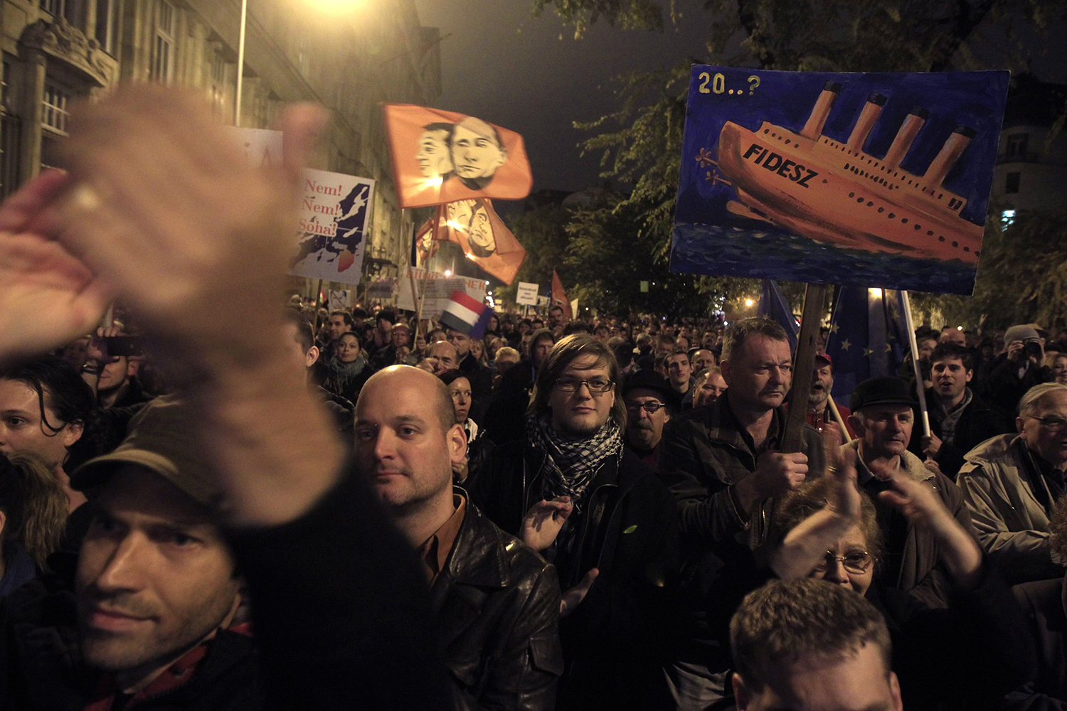 Miles de húngaros se manifiestan contra la corrupción en Budapest
