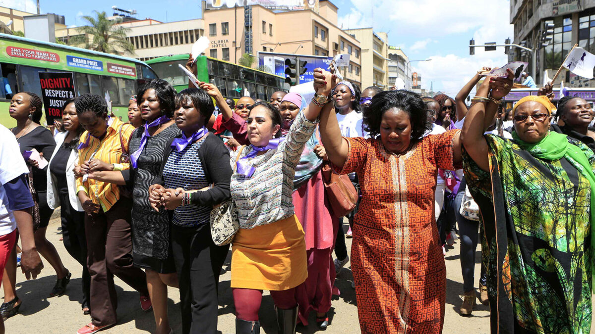 Cientos de mujeres protestan en la capital de Kenia