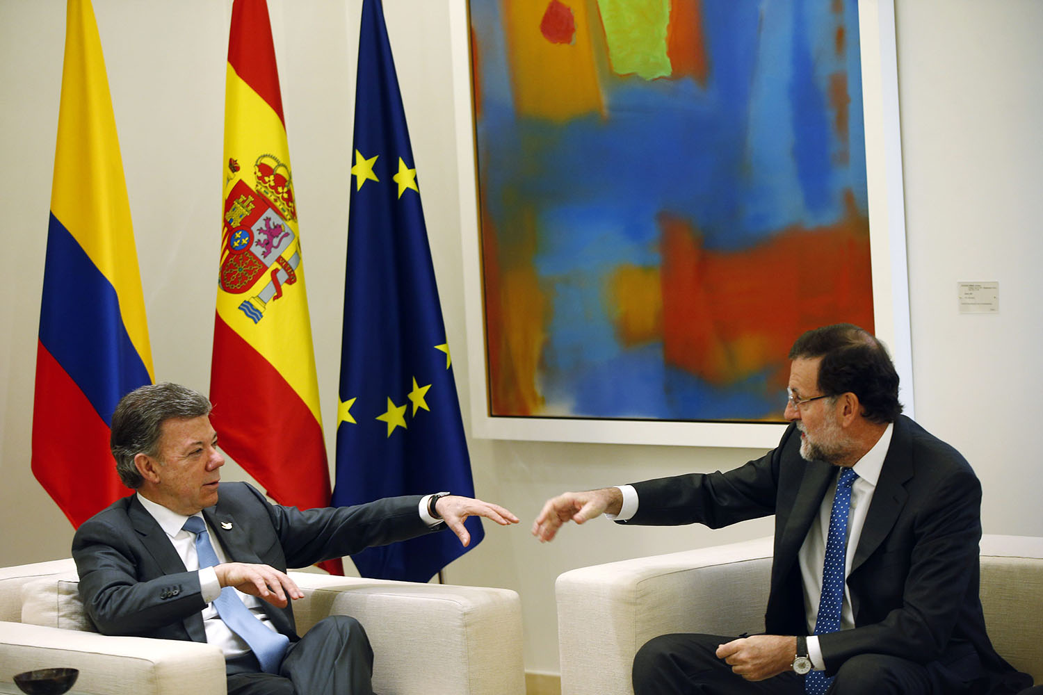 Mariano Rajoy se reúne con el presidente de Colombia.